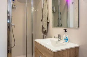AO-6 Refurbished apartment in community with pool - Image 3