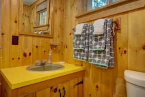 Traditional Lakefront Cabin Located On Beautiful George's Pond - Image 2