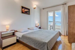 Seafront apartments Marija with terrace and mooring - Image 5