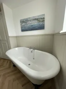 Tenby Villa-New 2023-Sleeps up to 10. Beach & Town 2 min walk - Image 5