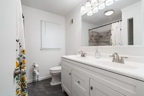 New! Modern family cottage oasis with fast WiFi and pet friendly. - Image 4