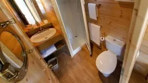 Caravan Luxus mit unbegrenztem Zugang Privatem Spa und Frühstück inklusive - Image 4