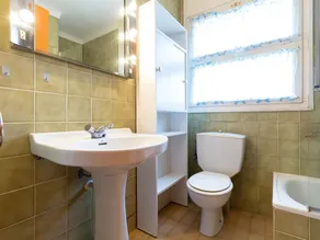 Bright apartment 50m from beach with parking - Image 2