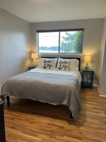 Peaceful Pet-Friendly Lakeside Home with Game Room & Fully Equipped Kitchen - Image 4