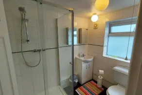 Gilling Villa Remarkable 4-bed House in Gillingham - Image 5