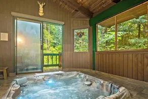 ZigZag Basecamp · Cozy Cabin Perfect for Nature Escapes w/ Hot Tub - Image 2