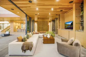 Oak Pass Manor - Image 3