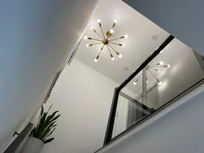 Stylish 2BDRM 3BED - Image 2