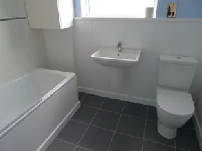 COTTAGE DI CITTÀ AMICHEVOLE SITUATO E FAMILIARE NEL CARDIGAN STORICO - Image 3