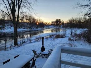 Rustic chic Cabin along the river shore - Image 5