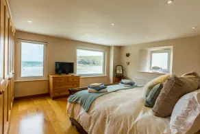 Luxury Beachfront cottage only 20 steps from the sand with private parking/patio - Image 5