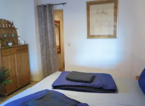 Cozy apartment with nearby hiking trails - Image 5