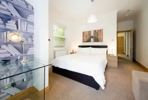 Cozy City Retreat in London - Image 3