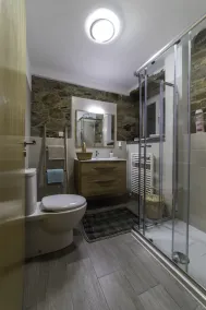 Schist House - Panoramic View and Jacuzzi - Image 3
