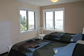 Lovely new waterfront 3 BR, 2 bath w/ beach and kayaks! Friday to Friday rentals - Image 3