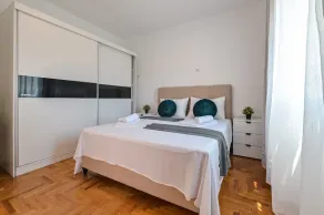 Apartment in the center with balcony for 4 - Image 4