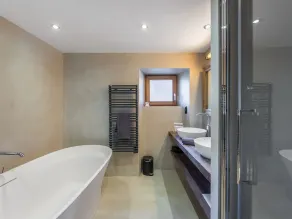 Luxury chalet in the heart of Saint Martin de Belleville, close to the slopes - Image 3