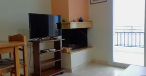 Sunrise 2 Apartment - Beautifully Located Air Conditioned Apartment Above Beach - Image 3