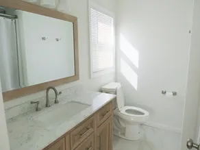 King Beds! Pets! One-level, Quick walk to Beach, Close to restaurants! KD0107 - Image 3