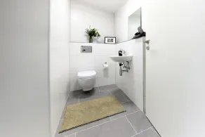 Newly renovated apartment just 300m from the train station - Image 3