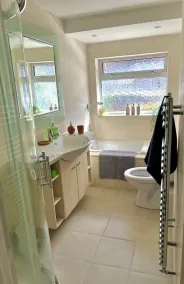 Modern four bedroom semi-detached house with off street parking 8 min drive to Wembley stadium, 5 miles to Central London - Image 2