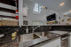 Upscale 1br Condo In Med Center - Image 3