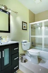 Penthouse en bord de mer avec piscine partagée, salle de gym, bars, acc��s à la plage! - Image 3