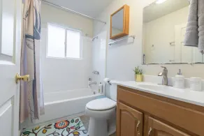 Spacious 2BR House Historic Downtown Roseville - Image 2
