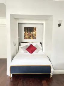 Fantastic sea view apartment in historic building with free parking - Image 4