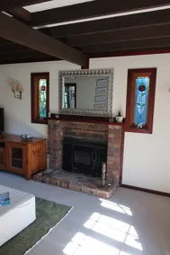 ENGLISH STYLE COTTAGE 400M WALK FROM GALLERY WALK! - Image 4