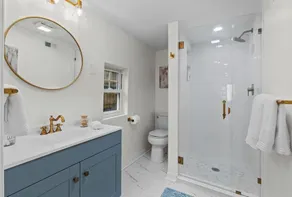 Carriage Manor- Right next to the  Fountain of Youth & Beach.\nPets are welcomed! - Image 3