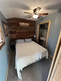 PEACEFUL LAKE CABIN  - Image 4
