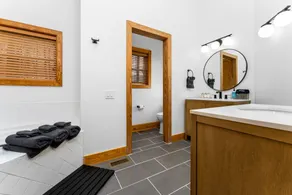 Arcade room ~ Hot Tub ~ Firepit ~ BBQ ~ King beds ~ Nearby Wineries/Breweries - Image 2
