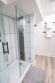 Delightful home with AMAZING space and views - Image 4