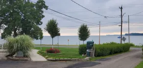 Quiet lakeview deluxe cottage borders bird santuary 250 feet from the beach. - Image 5