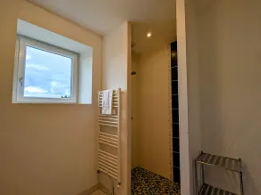 Casa rural con piscina cubierta y bicicletas, perfecta para familias y amigos - Image 3
