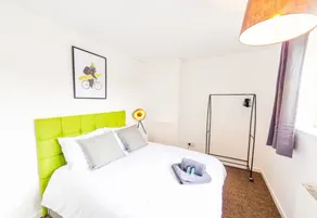 4 Bed - 2 Baths 1 Walk in Shower Lots of Parking - Image 5