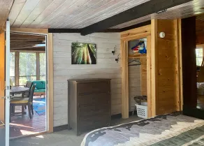 Cozy & Pet-Friendly Log Cabin with Access to a Private Beach! - Image 5