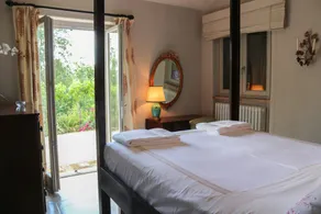 Elegante chalet con piscina, gran jardín privado y vistas impresionantes - Image 3