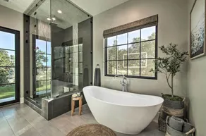 Luxurious home with breathtaking views on Avocado Grove - Image 3