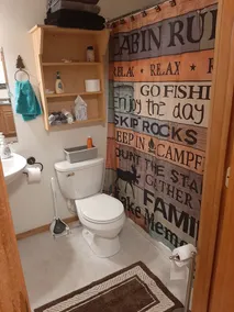 Cozy 2 Bed 2 Bath Cabin located next to Three Bears Resort in Warrens Wisconsin - Image 3