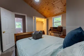 The Hideaway, lake views & access sleeps 8 Now featuring AC Wi-FI and TV - Image 4