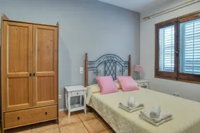 Holiday Home 'Isabel' with Shared Pool, Garden & Wi-Fi - Image 4