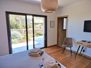 Recent single-storey villa with sea and mountain views 10 people heated pool - Image 4