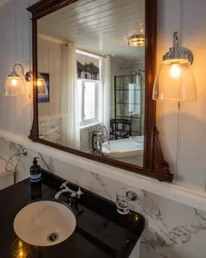 Beachside period family home. 5 BR spacious, comfortable. - Image 5