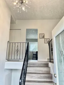 Lovely 3-bedroom upper rental unit - Image 2