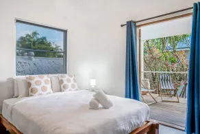 Fuller Holidays - The Rock Beach House on Belongil Beach - Image 3