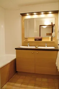 Wifi, piscine, balcon, télévision, casier à ski, 60m², Brides Les Bains - Image 2