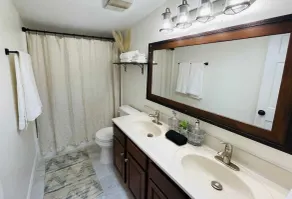 Light & airy home w/private hot tub on golf course - Image 5