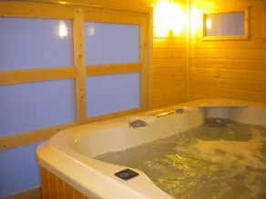 Charakterhaus mit privatem beheiztem Pool ohne Sicht und Whirlpool - Image 3